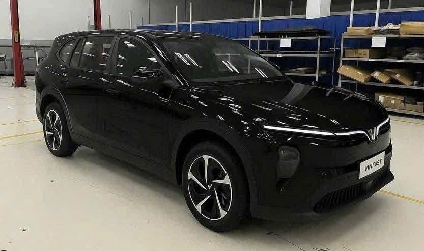 Vinfast Limo Green 1 VinFast Limo Green